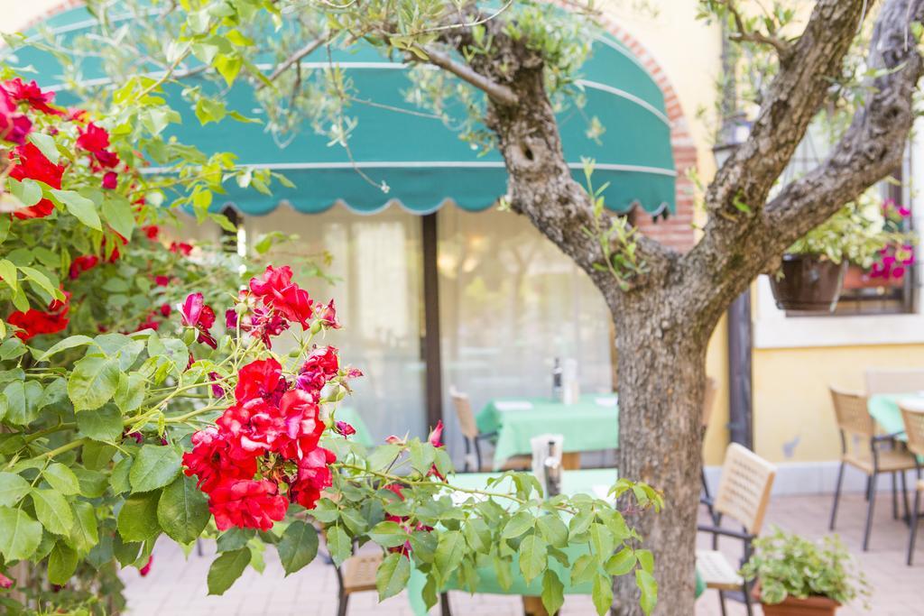 Hotel Antichi Cortili Dossobuono Bagian luar foto