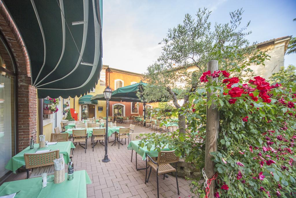 Hotel Antichi Cortili Dossobuono Bagian luar foto
