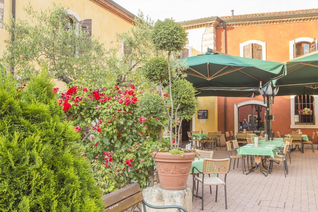 Hotel Antichi Cortili Dossobuono Bagian luar foto