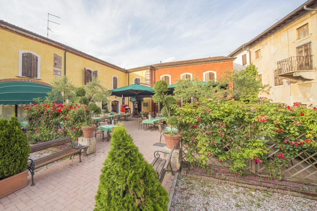 Hotel Antichi Cortili Dossobuono Bagian luar foto