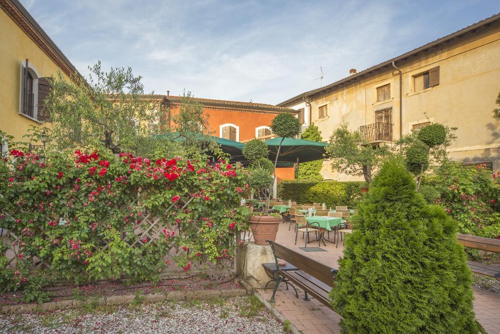 Hotel Antichi Cortili Dossobuono Bagian luar foto