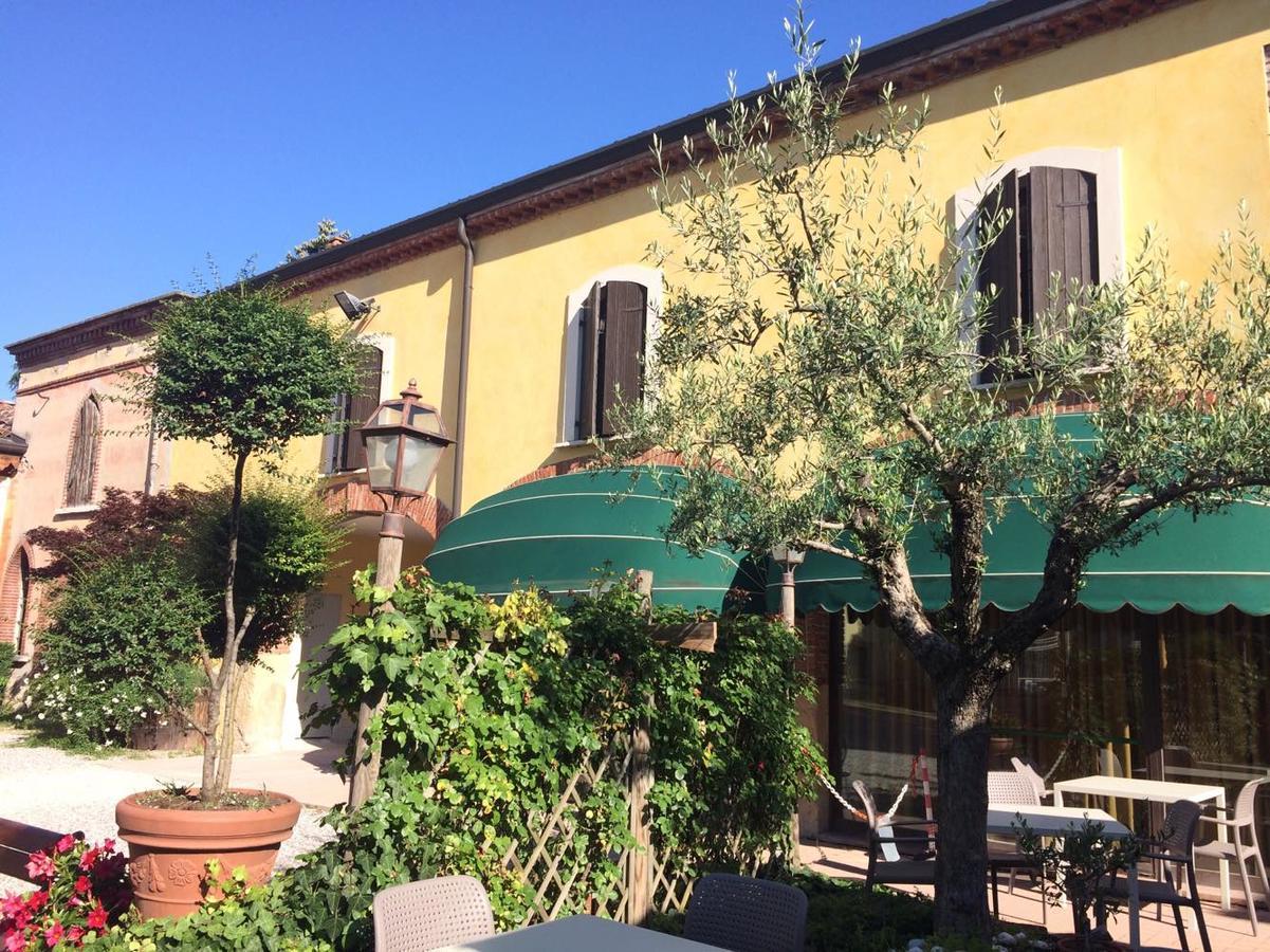 Hotel Antichi Cortili Dossobuono Bagian luar foto